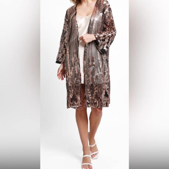 NWT/NIB BLACK & GOLD OS sequin duster. Get your “Shimmer On”this holiday Season - Picture 2 of 9